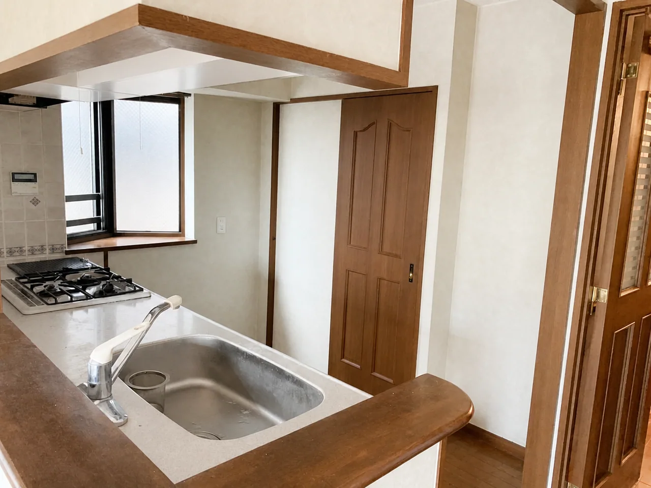 同じ東区の現場、家財整理完了後のキッチン